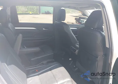 2018 Toyota Highlander Xle z USA, uszkodzony, nr VIN 5TDJZRFH9JS902303